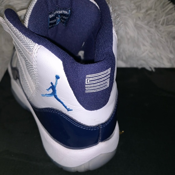 Jordan 11 retro UNC - Picture 4 of 6